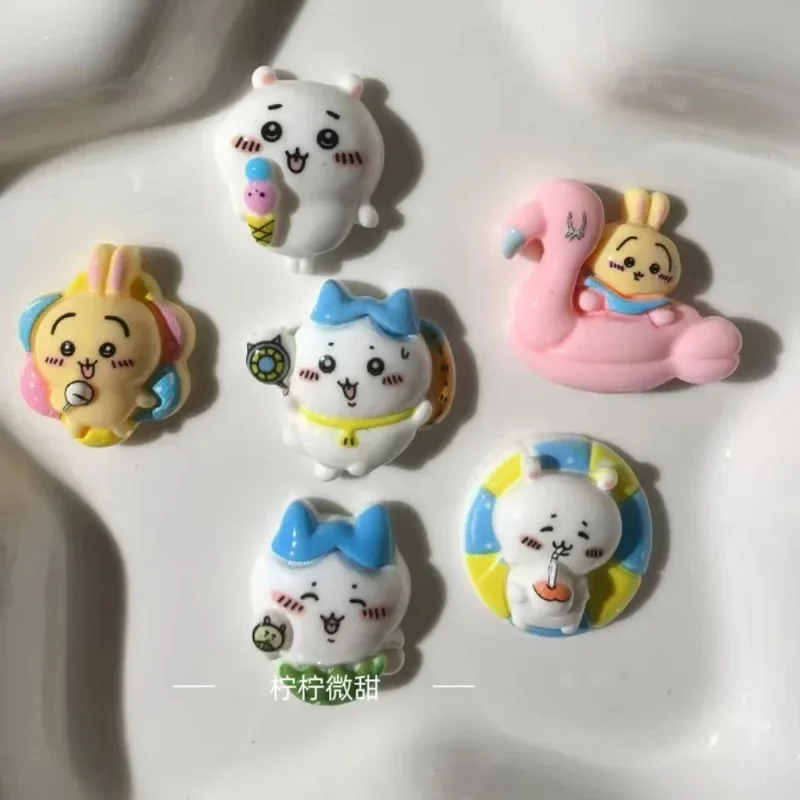 Scooter Parts - ちいかわうさぎの応援団モチーフのレジン製DIYアクセサリー。かわいい漫画風のクリーム色の接着剤を使ったクラフトパーツやステッカーで、カップやスクーターの装飾、ギフトに最適。