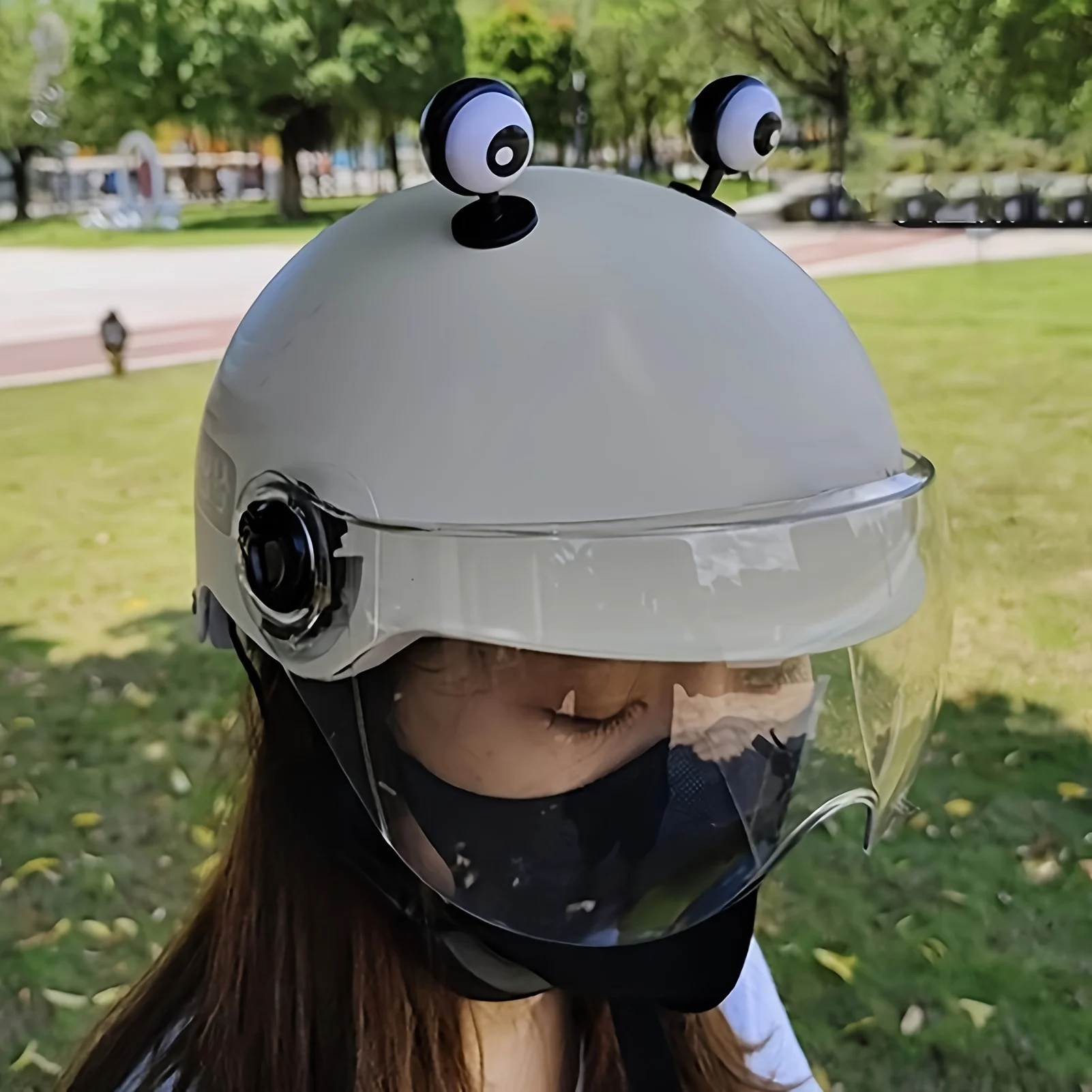 電動自転車用アイデコレーション2個セット。遊び心あふれるバイ - Motorcycle Helmets のレビューと価格